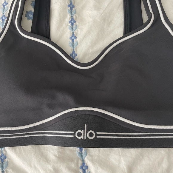 ALO Heart Throb Sports Bra - Picture 2 of 6